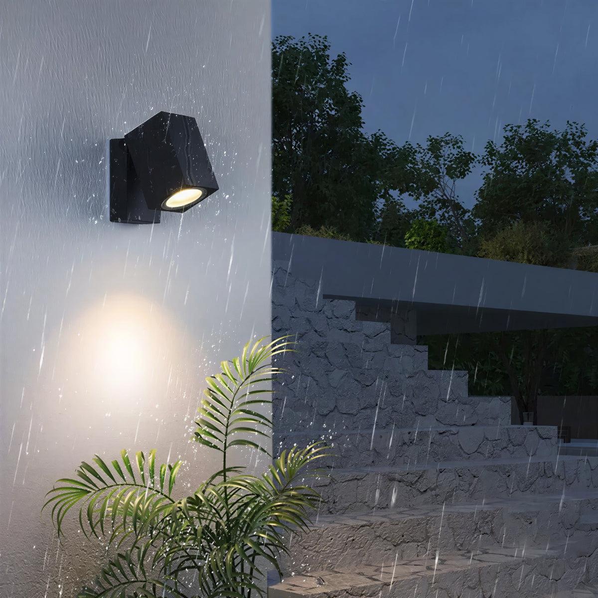 Lampada da parete per esterni con faretto orientabile