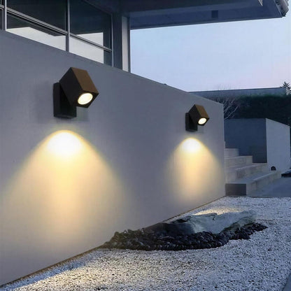 Lampada da parete per esterni con faretto orientabile