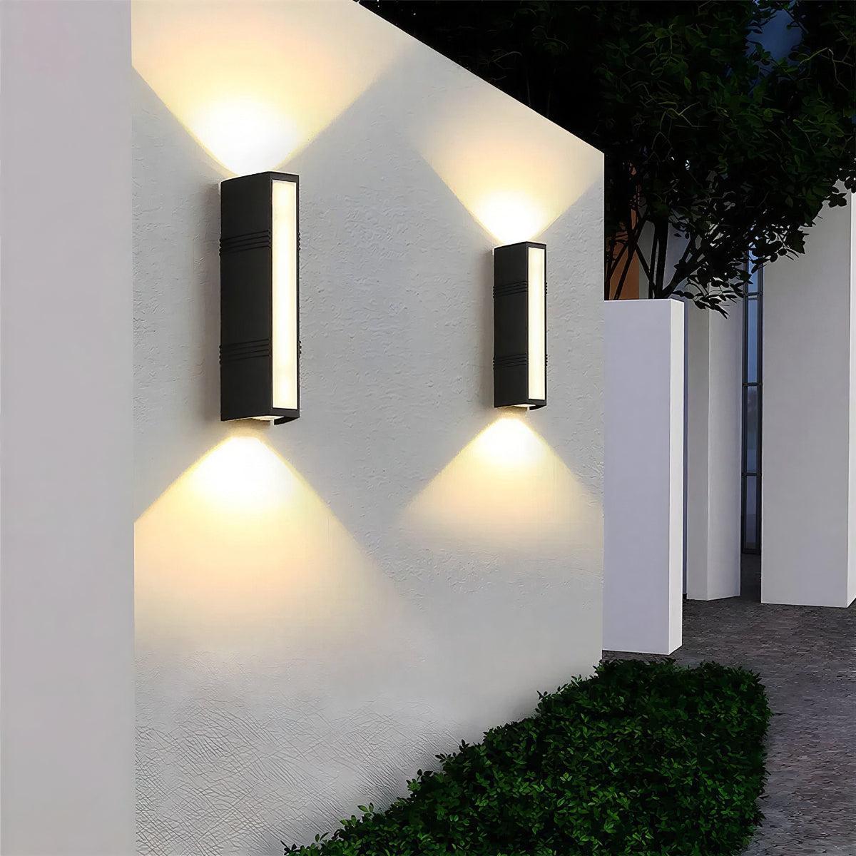 Lampada da parete per esterni con luce up down ad ampio fascio