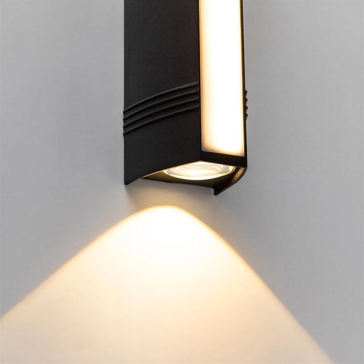 Lampada da parete per esterni con luce up down ad ampio fascio