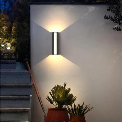 Lampada da parete per esterni con luce up down ad ampio fascio