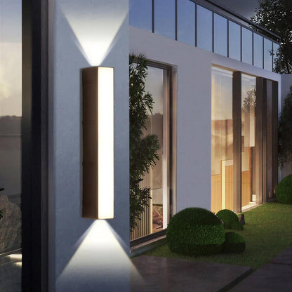 Lampada da parete per esterni con luce up down ad ampio fascio