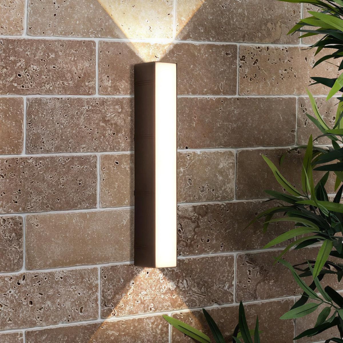 Lampada da parete per esterni con luce up down ad ampio fascio