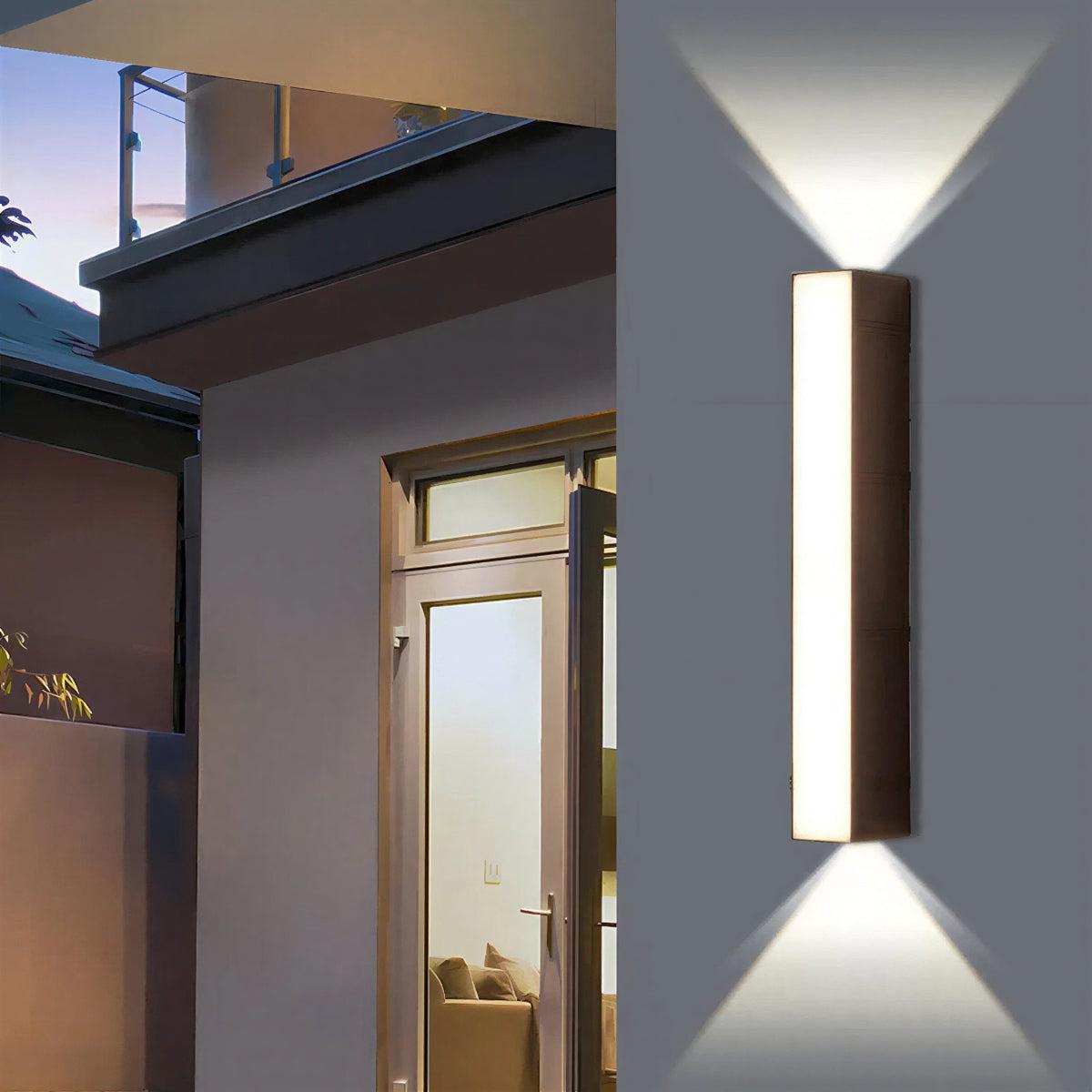 Lampada da parete per esterni con luce up down ad ampio fascio
