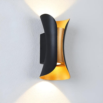 Lampada da parete per esterni curva con doppia luce verso l'alto e verso il basso