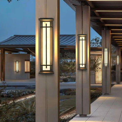 Lampada da parete per esterni in alabastro con design a gabbia verticale