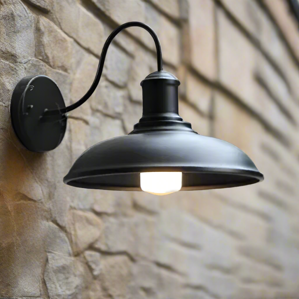 Lampada da parete per esterni industriale vintage in ferro con braccio a collo d'oca