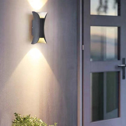 Lampada da parete per esterni LED curva nera e oro con luce verso l'alto e verso il basso