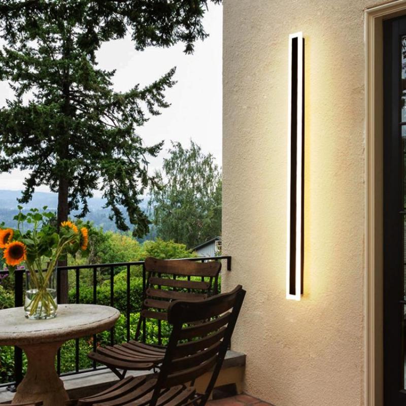 Lampada da parete per esterni LED lineare slim in metallo nero opaco da giardino