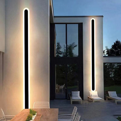 Lampada da parete per esterni lineare ovale in metallo nero