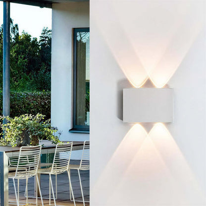 Lampada da parete per esterni moderna con design curvo a LED