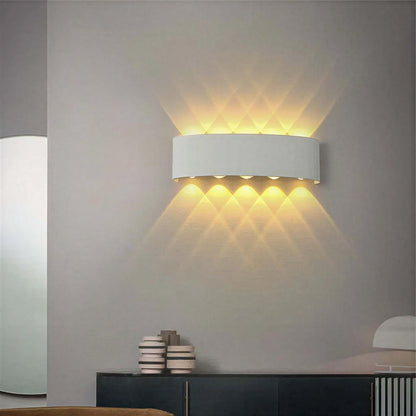 Lampada da parete per esterni moderna con design curvo a LED
