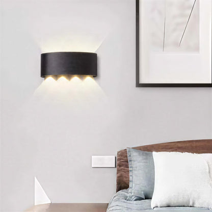 Lampada da parete per esterni moderna con design curvo a LED