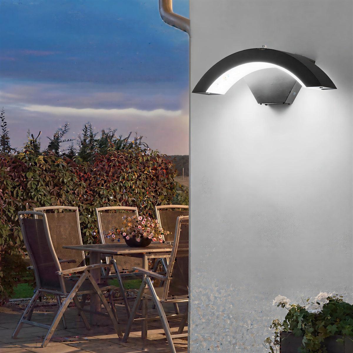 Lampada da parete per esterni moderna curva per portico, patio o giardino