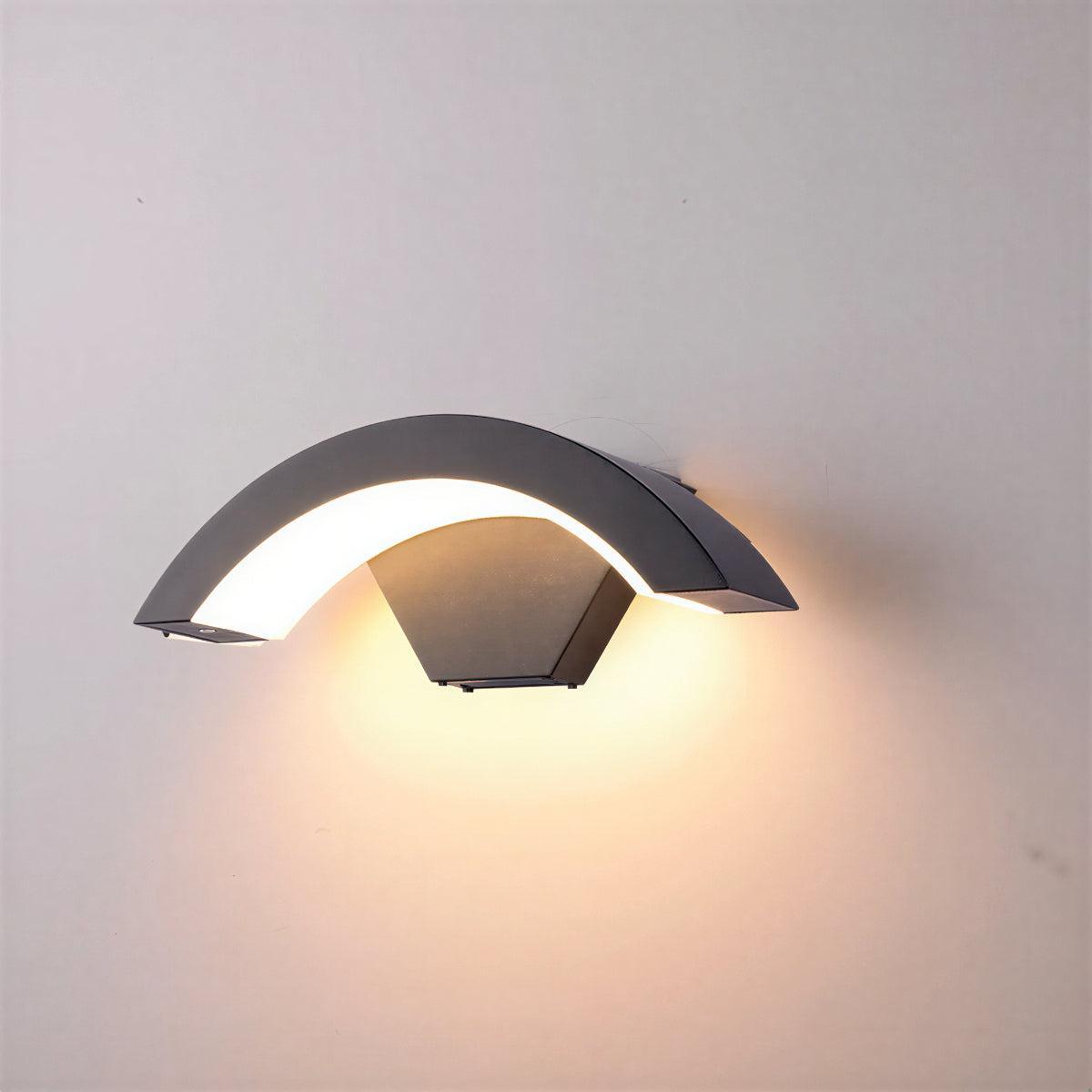 Lampada da parete per esterni moderna curva per portico, patio o giardino