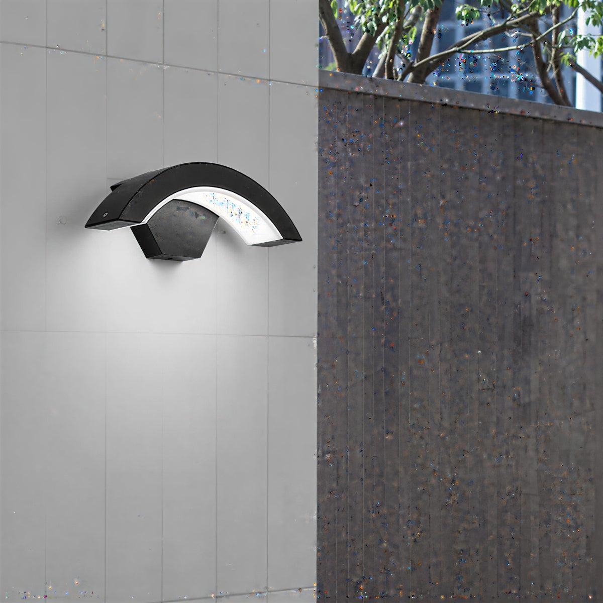 Lampada da parete per esterni moderna curva per portico, patio o giardino