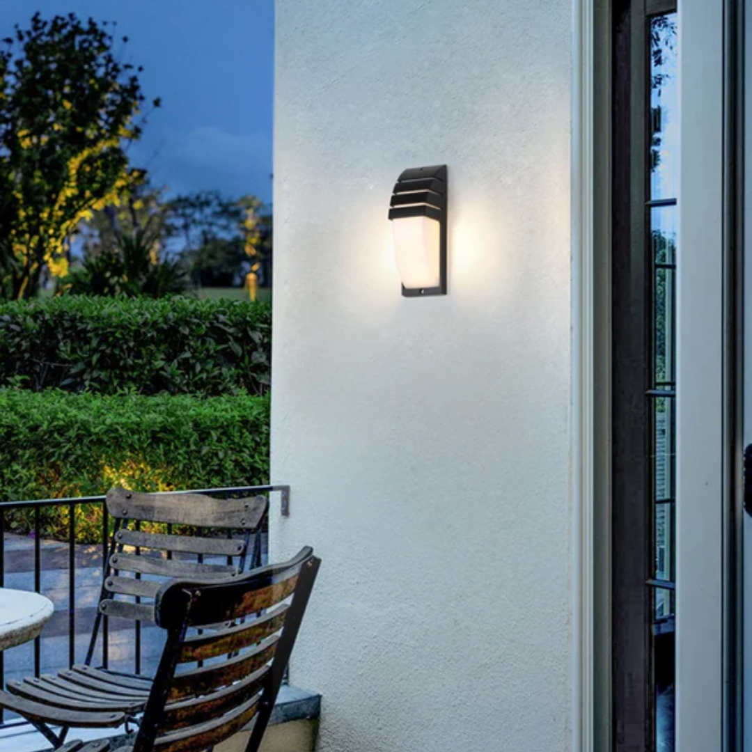 Lampada da parete per esterni nera opaca con sensore di movimento