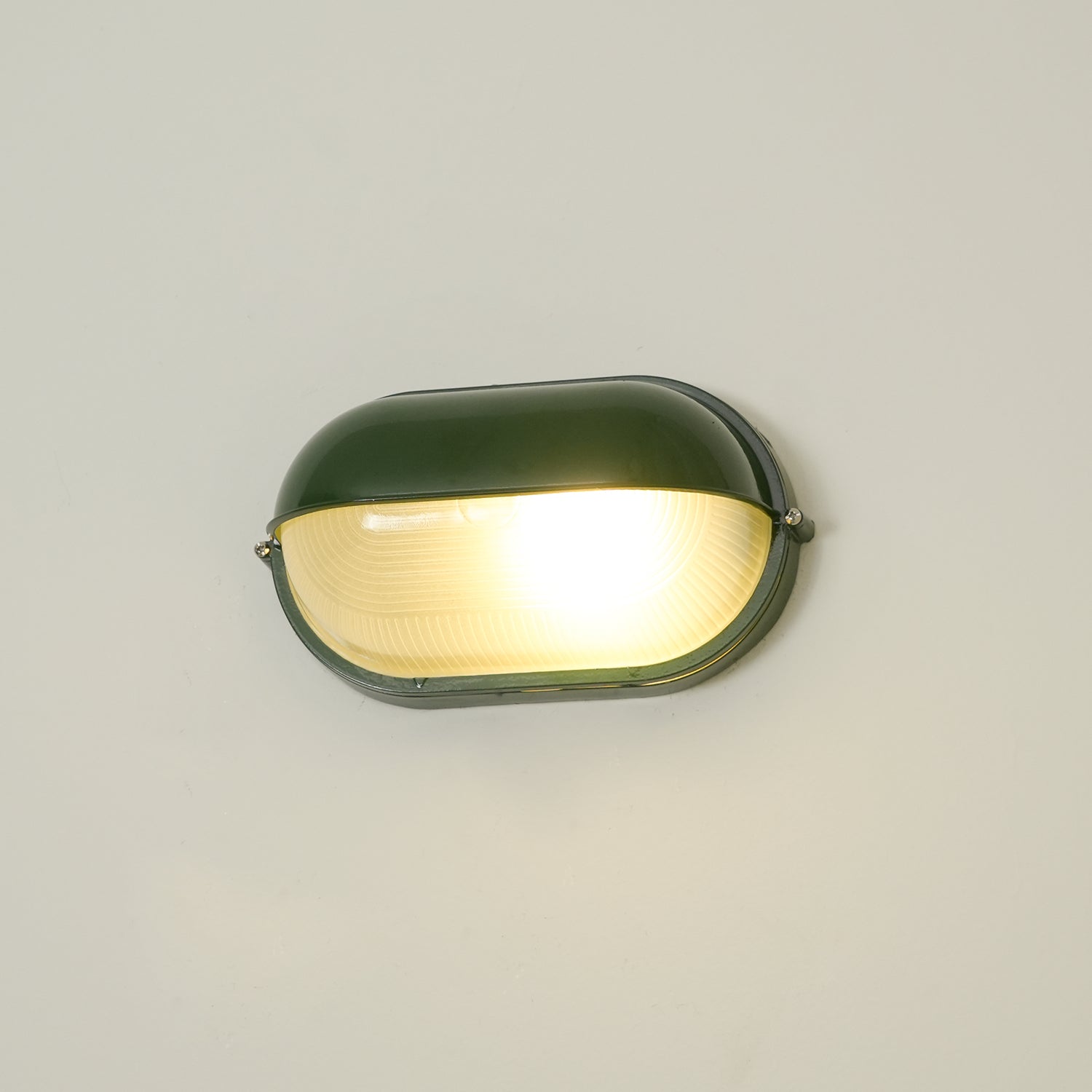Lampada da parete per esterni ovale in vetro rigato nera, stile industriale navale