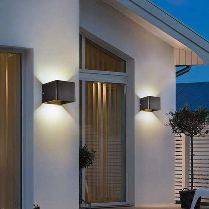 Lampada da parete per esterni quadrata a doppio fascio, LED nera moderna da giardino