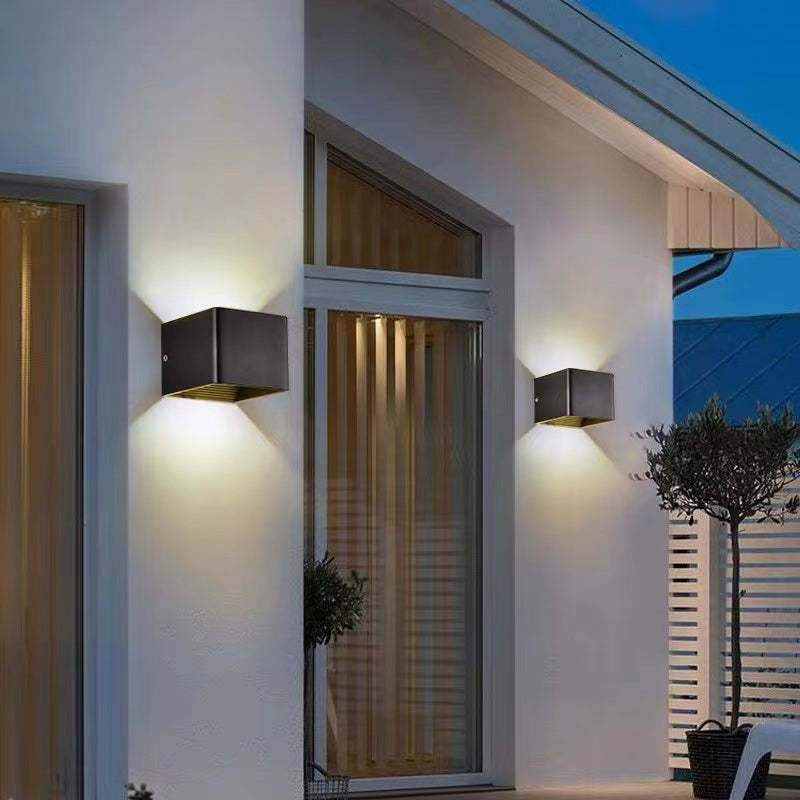 Lampada da parete per esterni quadrata a doppio fascio, LED nera moderna da giardino