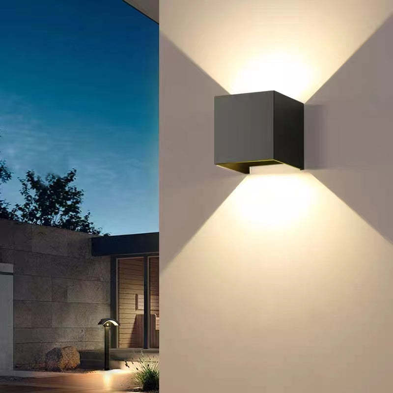Lampada da parete per esterni quadrata a doppio fascio, LED nera moderna da giardino