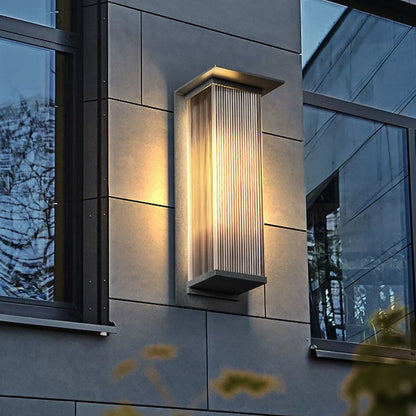Lampada da parete per esterni rettangolare nera in acrilico rigato, moderna da giardino e portico