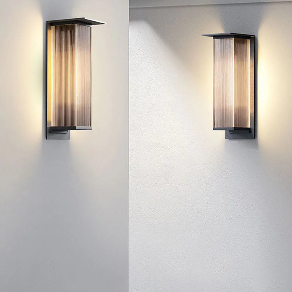 Lampada da parete per esterni rettangolare nera in acrilico rigato, moderna da giardino e portico