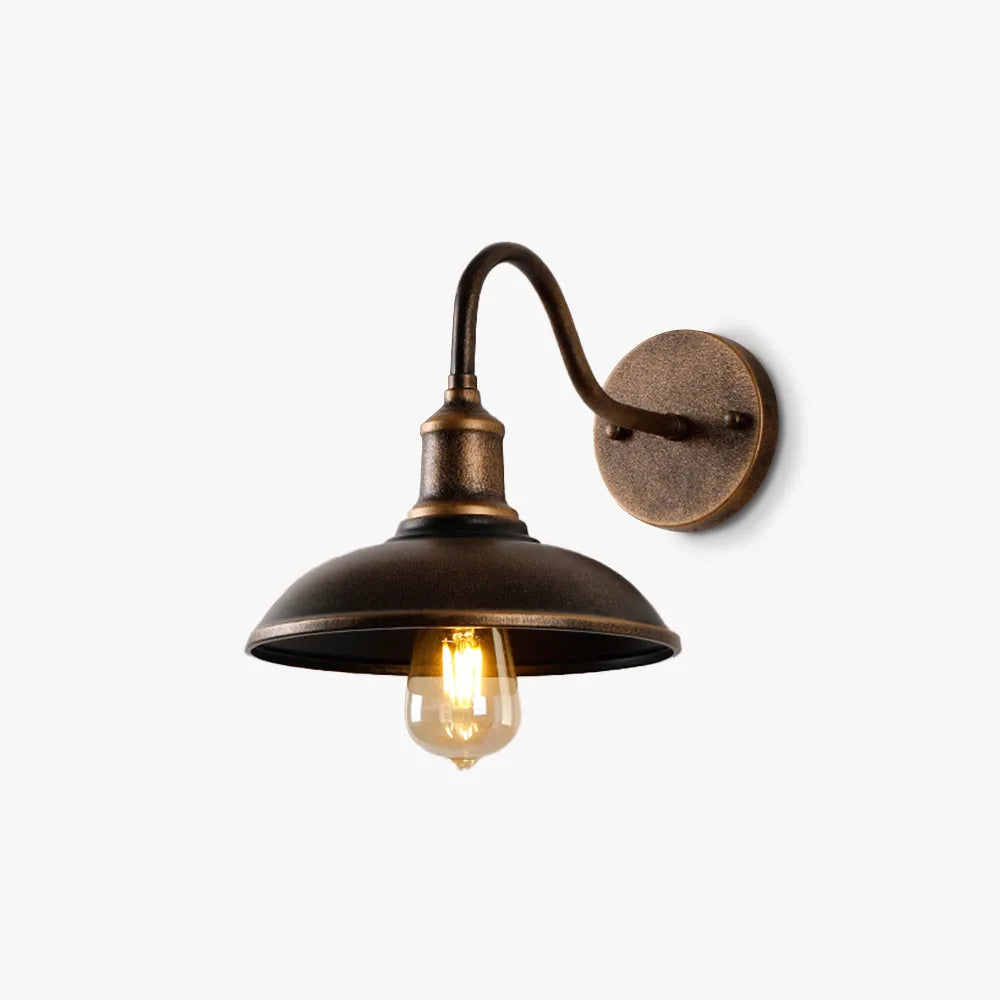 Lampada da parete per esterni rustica in ottone anticato con paralume a coppa per giardino e portico