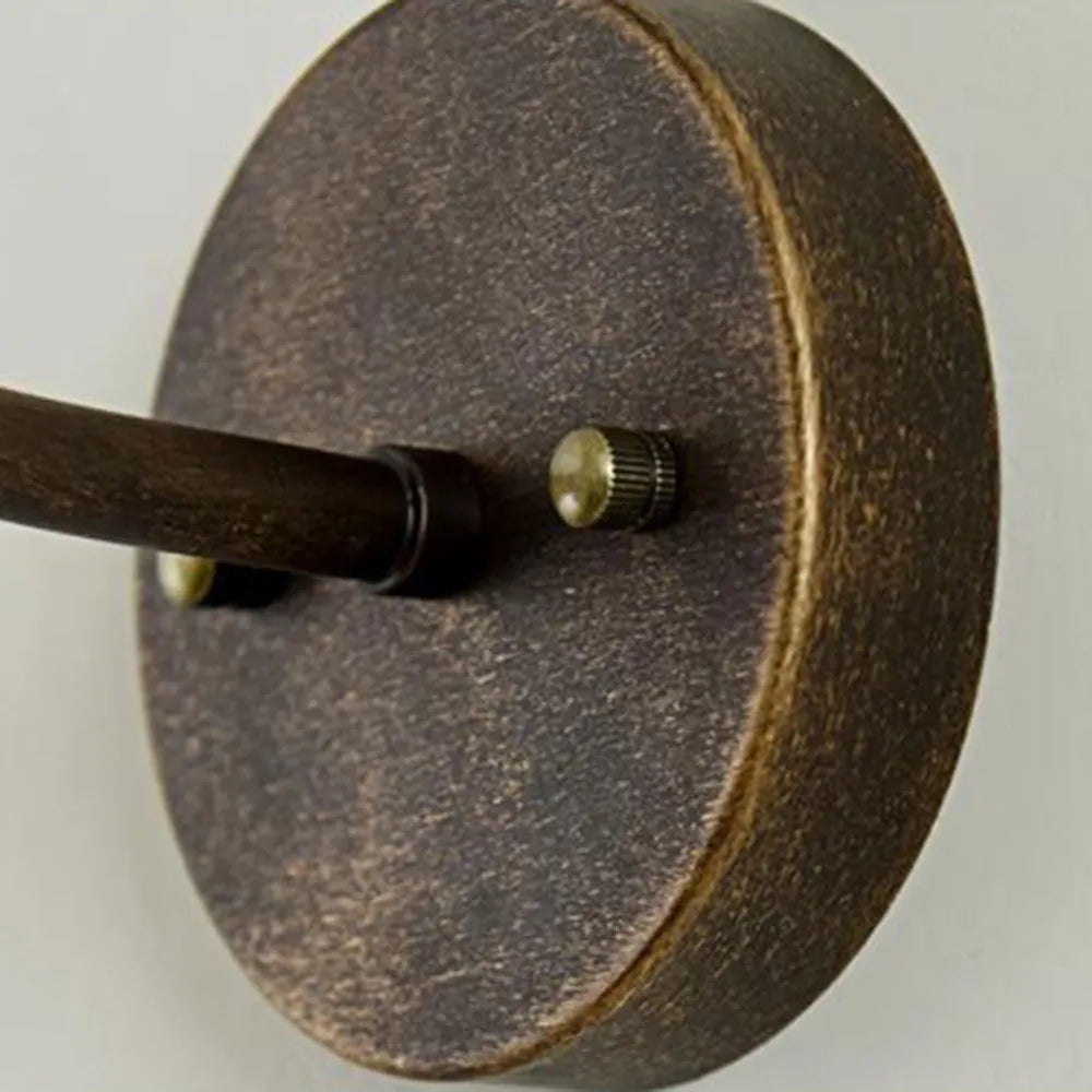 Lampada da parete per esterni rustica in ottone anticato con paralume a coppa per giardino e portico