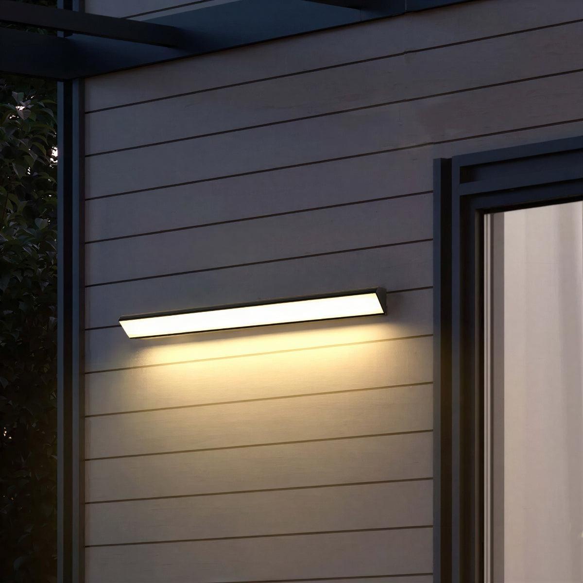 Lampada da parete per esterni triangolare per portico e patio