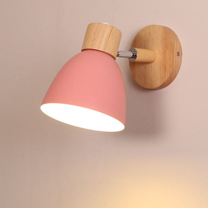 Lampada da parete regolabile nordica in legno e metallo con paralume a cono
