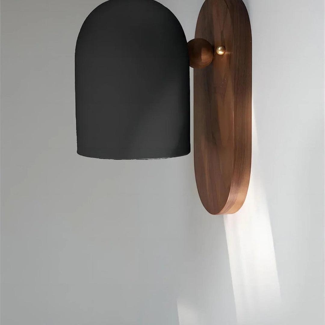 Lampada da parete wabi sabi in legno di noce e metallo