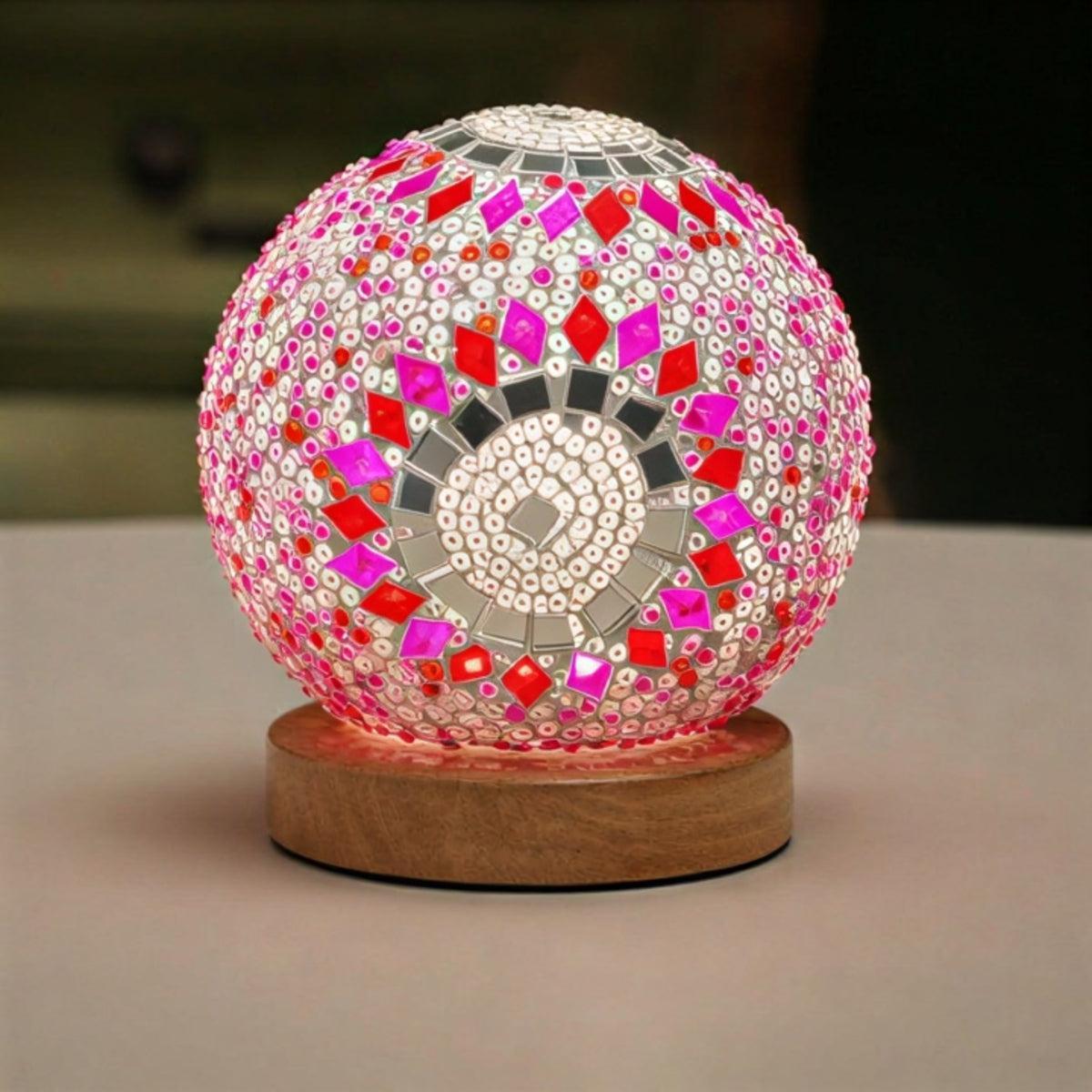 Lampada da tavolo in stile turco con mosaico in vetro e design boho