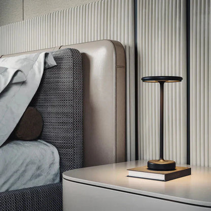 Lampada da tavolo LED senza fili ricaricabile in metallo oro con USB per comodino