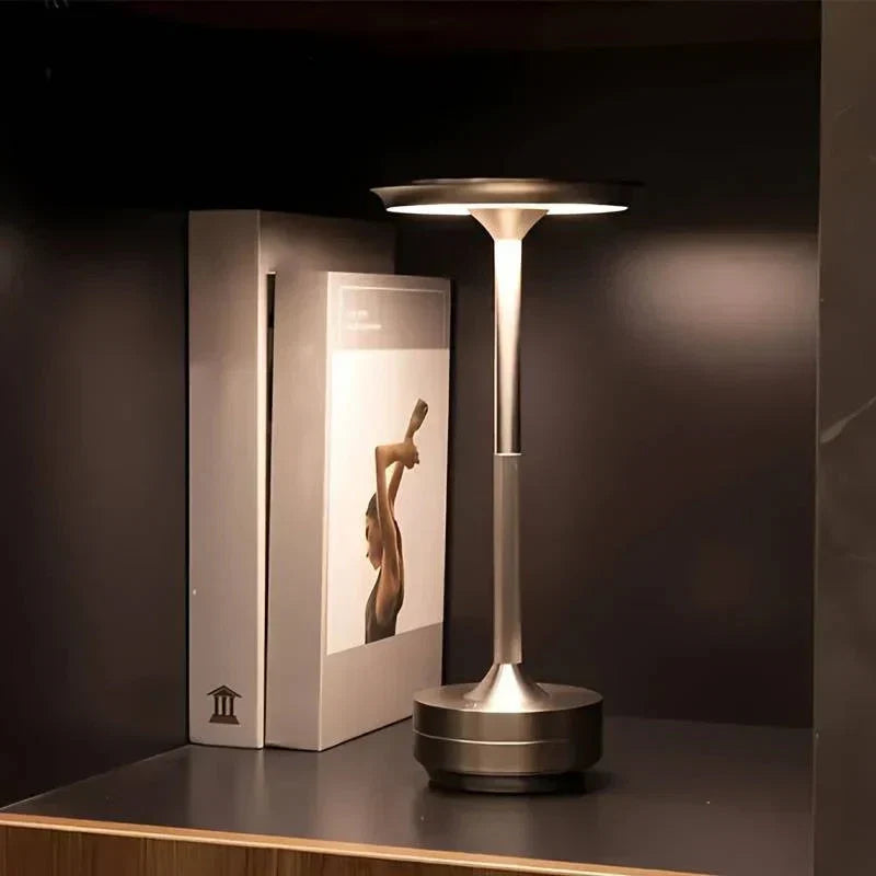 Lampada da tavolo LED senza fili ricaricabile in metallo oro con USB per comodino