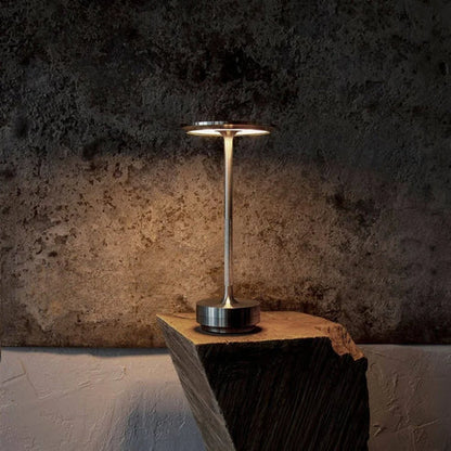 Lampada da tavolo LED senza fili ricaricabile in metallo oro con USB per comodino