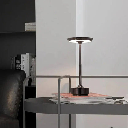 Lampada da tavolo LED senza fili ricaricabile in metallo oro con USB per comodino