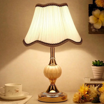 Lampada da tavolo vintage mid century dal design scandinavo