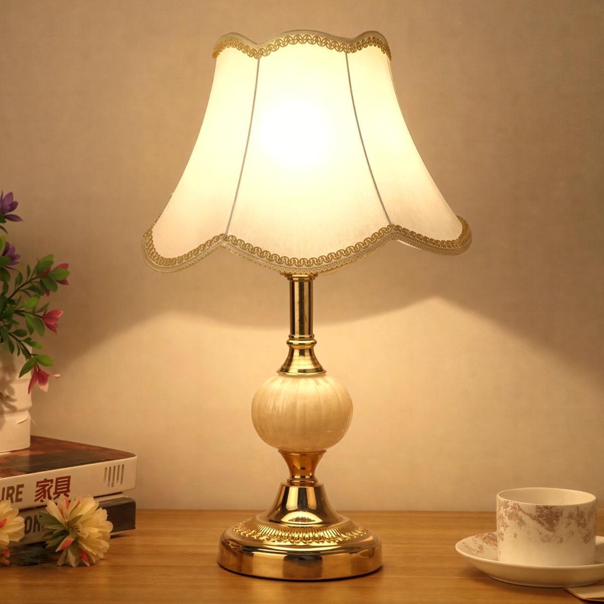 Lampada da tavolo vintage mid century dal design scandinavo