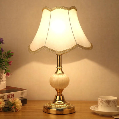 Lampada da tavolo vintage mid century dal design scandinavo