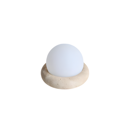 Lampada da tavolo wabi sabi in travertino con globo in vetro bianco da comodino