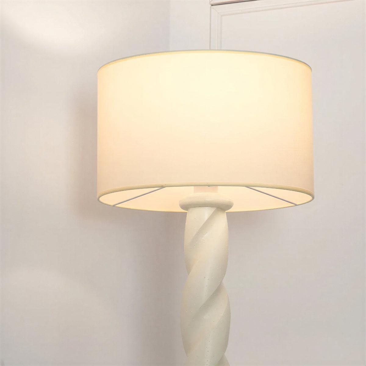 Lampada da terra con base a spirale intrecciata e paralume a tamburo