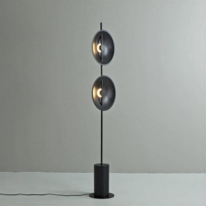 Lampada da terra contemporanea in ferro e legno con doppio disco scultoreo