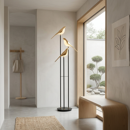 Lampada da terra in metallo nero con tre uccelli luminosi color oro