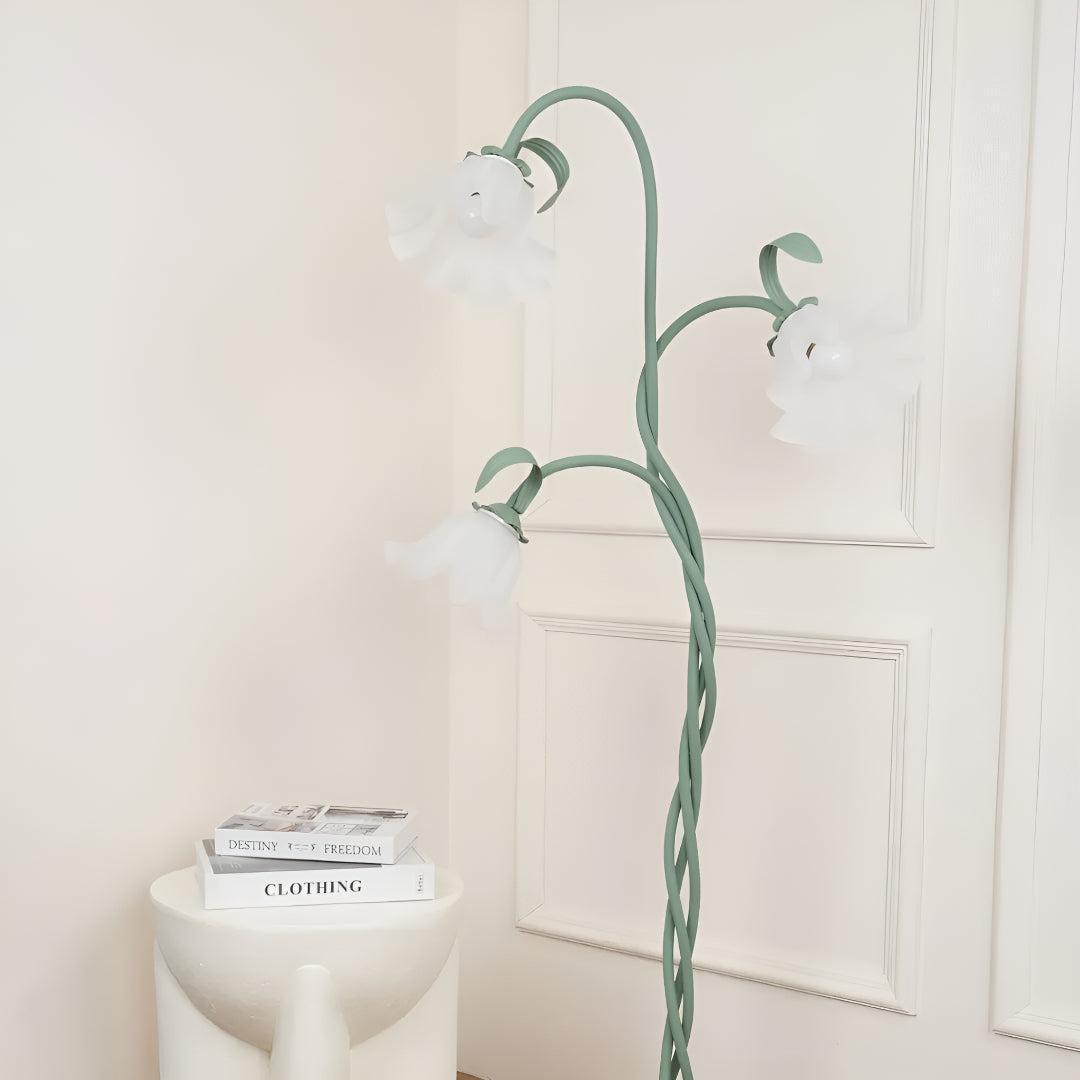Lampada da terra per soggiorno con paralumi a fiore dal design decorativo