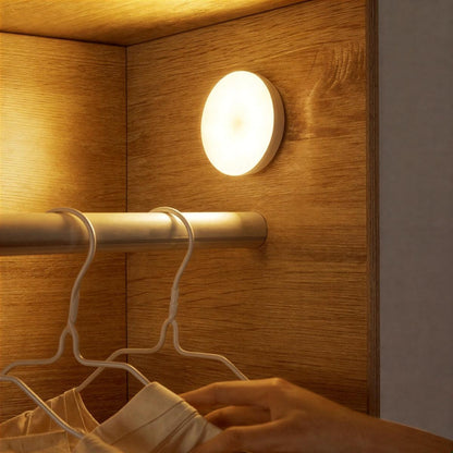 Lampada ricaricabile con sensore di movimento automatico per la casa