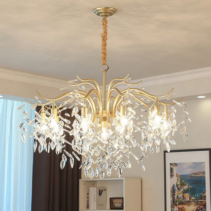 Lampadario a rami con cascata di cristalli e struttura in oro