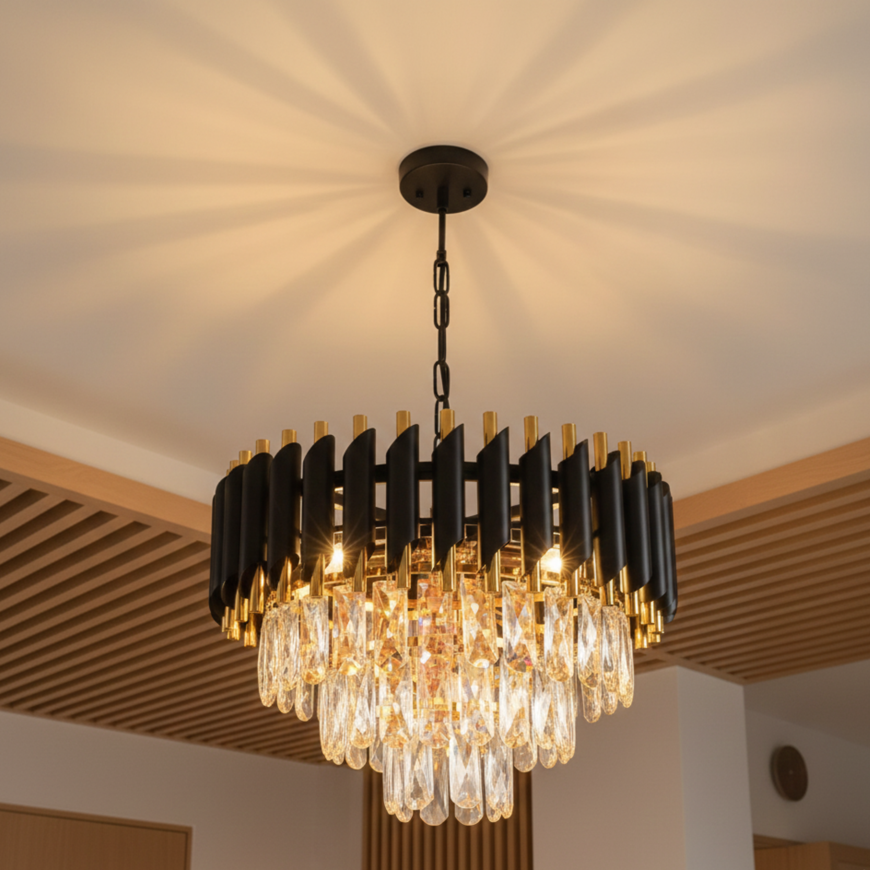 Lampadario a soffitto in cristallo a tre livelli nero e oro
