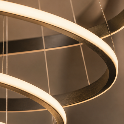 Lampadario a sospensione LED ad anelli color oro