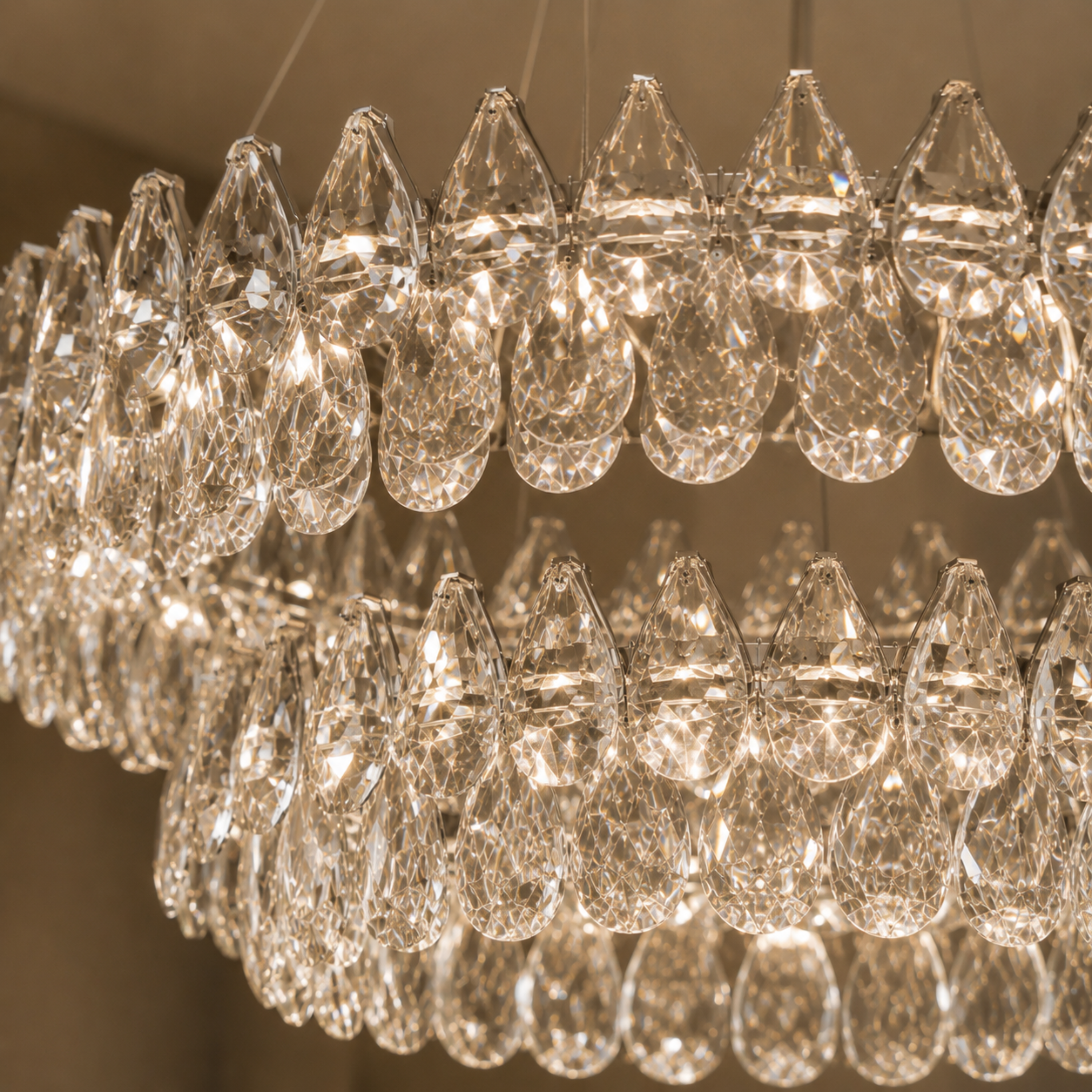 Lampadario a sospensione moderno ad anello in cristallo